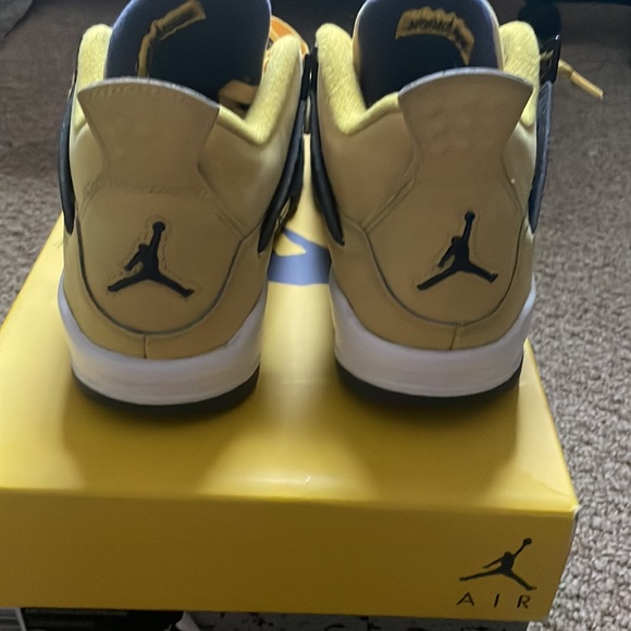 AIR JORDAN 4 RETRO GS 'LIGHTNING' 2021 - Picture 5 of 9